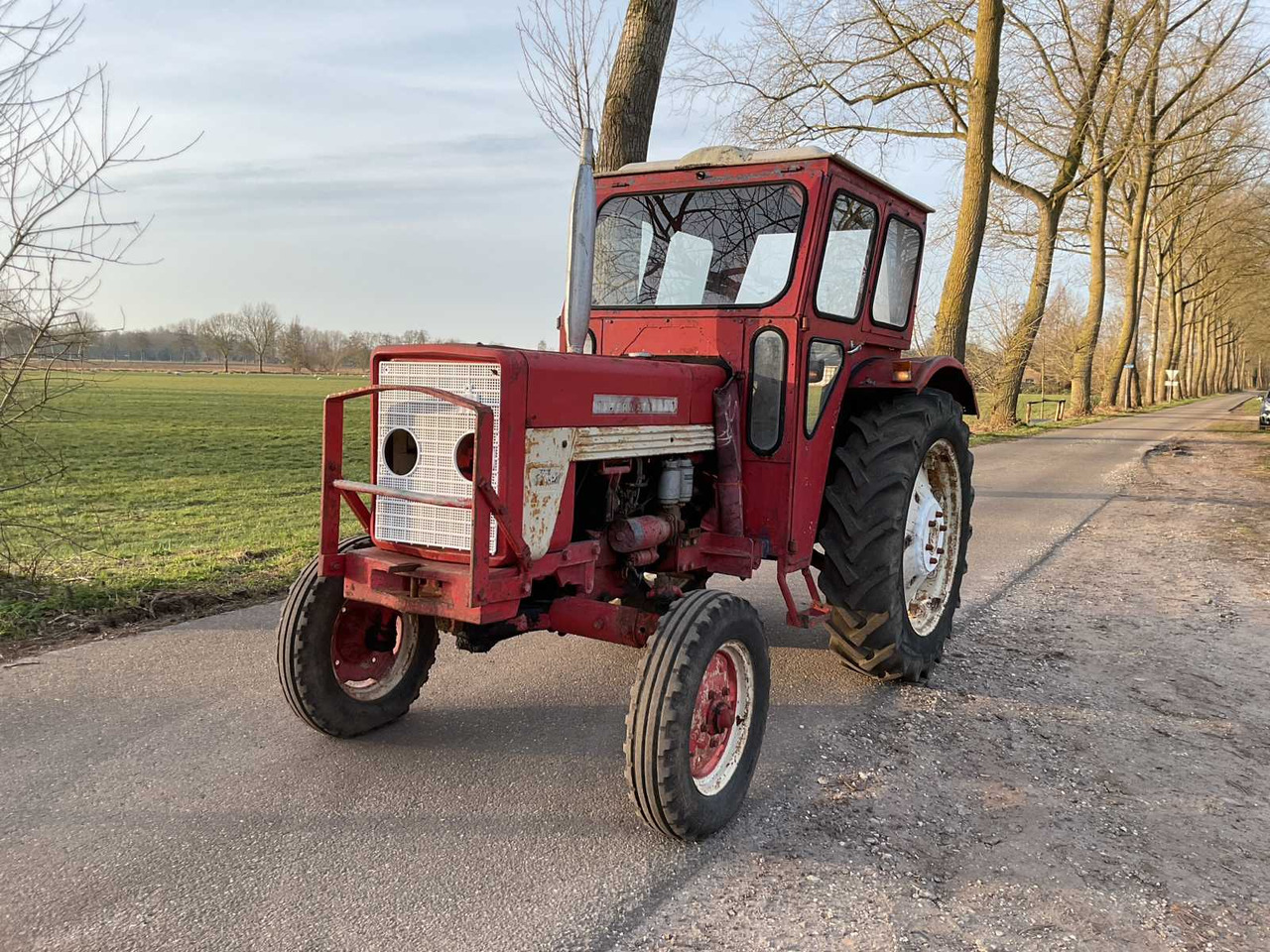 International 353 - Farm tractor: picture 1 International 353 - Farm tractor: picture 1