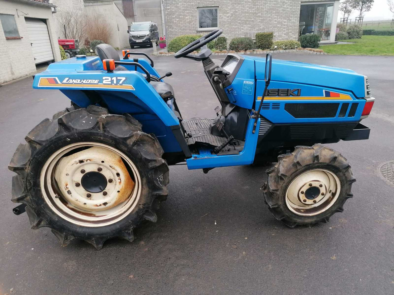 Iseki TU217F - Compact tractor: picture 3 Iseki TU217F - Compact tractor: picture 3