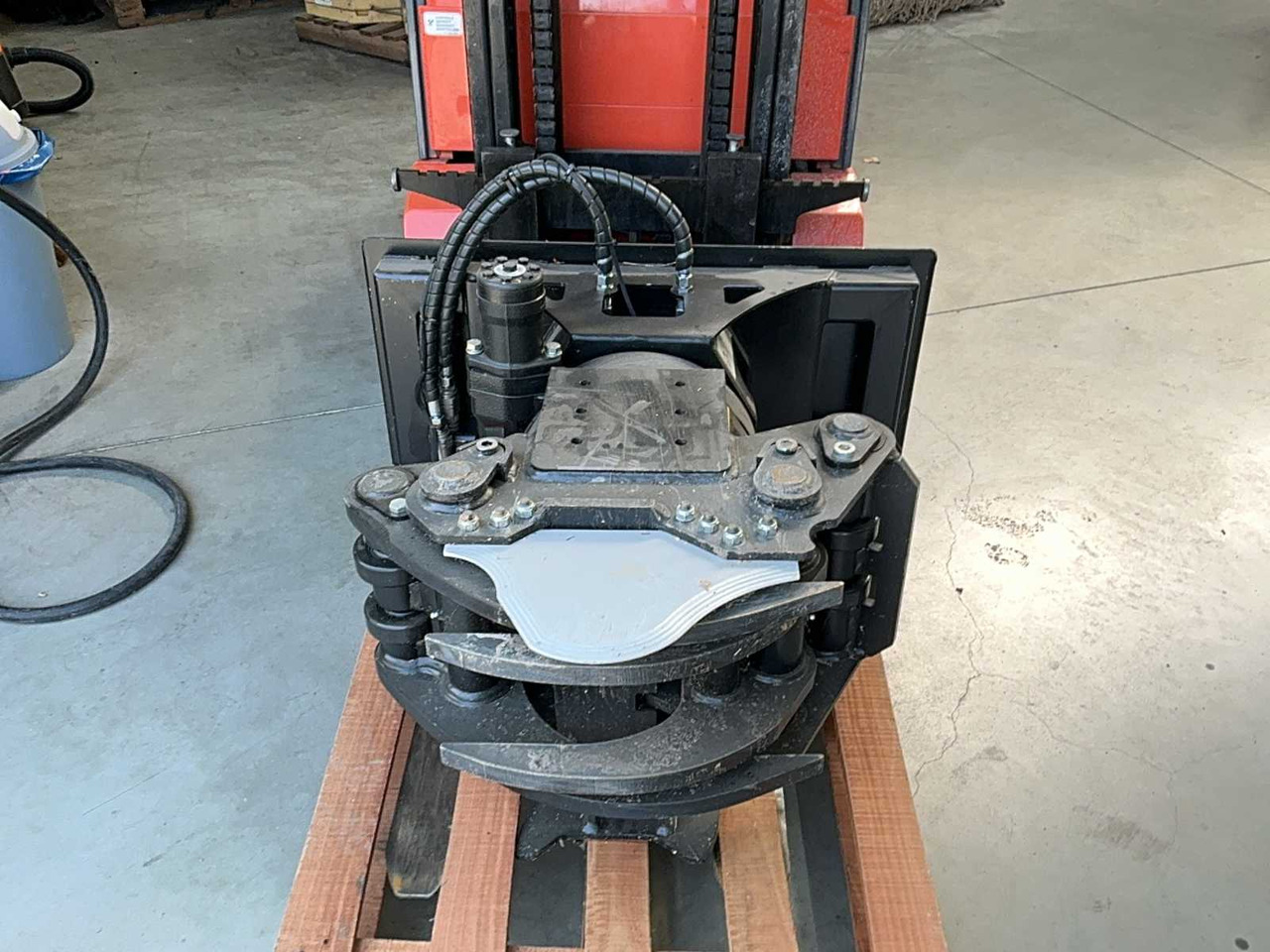 JAK-Metalli 200 R - Excavator bucket: picture 5 JAK-Metalli 200 R - Excavator bucket: picture 5