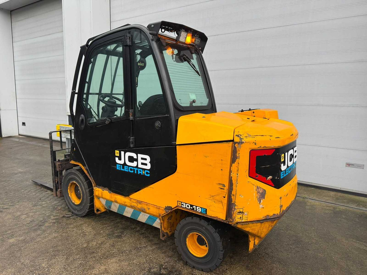 JCB - 2020 - TLT-30-E - FORK POSITIONER, SIDE-SHIFT - FORKLIFT - Forklift: picture 3 JCB - 2020 - TLT-30-E - FORK POSITIONER, SIDE-SHIFT - FORKLIFT - Forklift: picture 3