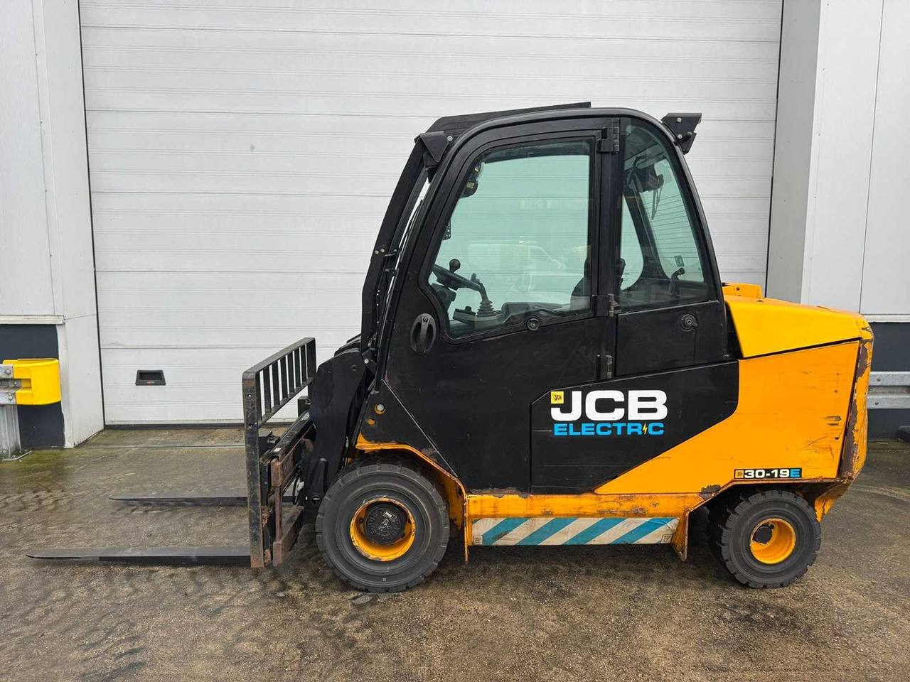 JCB - 2020 - TLT-30-E - FORK POSITIONER, SIDE-SHIFT - FORKLIFT - Forklift: picture 2 JCB - 2020 - TLT-30-E - FORK POSITIONER, SIDE-SHIFT - FORKLIFT - Forklift: picture 2