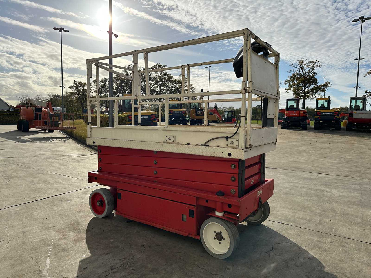 JLG - 2002 - 2646 - AERIAL PLATFORM - SCISSOR LIFT - Aerial platform: picture 4 JLG - 2002 - 2646 - AERIAL PLATFORM - SCISSOR LIFT - Aerial platform: picture 4