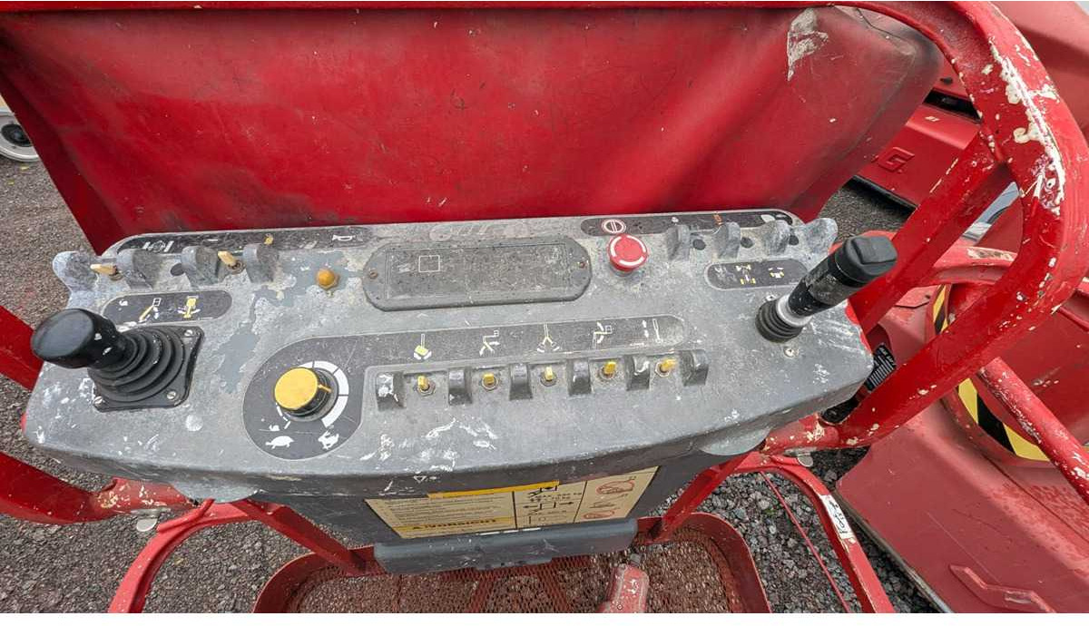 JLG - E400AJPN - AERIAL WORK PLATFORMS (NO. 69414) - 2001 - Aerial platform: picture 5 JLG - E400AJPN - AERIAL WORK PLATFORMS (NO. 69414) - 2001 - Aerial platform: picture 5