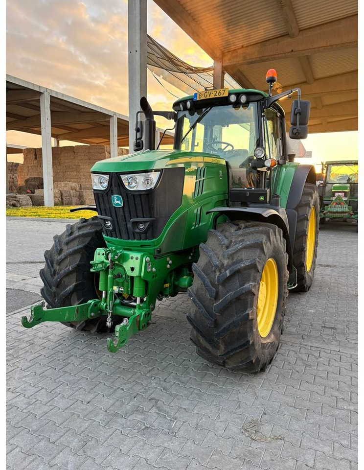 JOHN DEERE 6195 M - Farm tractor: picture 2 JOHN DEERE 6195 M - Farm tractor: picture 2