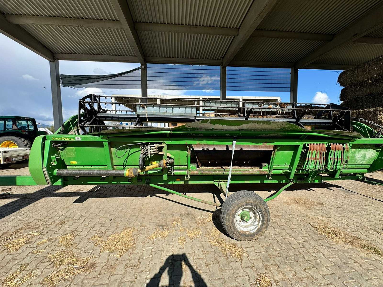 JOHN DEERE 622 - Combine harvester: picture 1 JOHN DEERE 622 - Combine harvester: picture 1