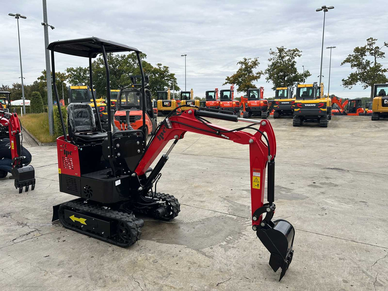 JPC HT12 - Mini excavator: picture 2 JPC HT12 - Mini excavator: picture 2