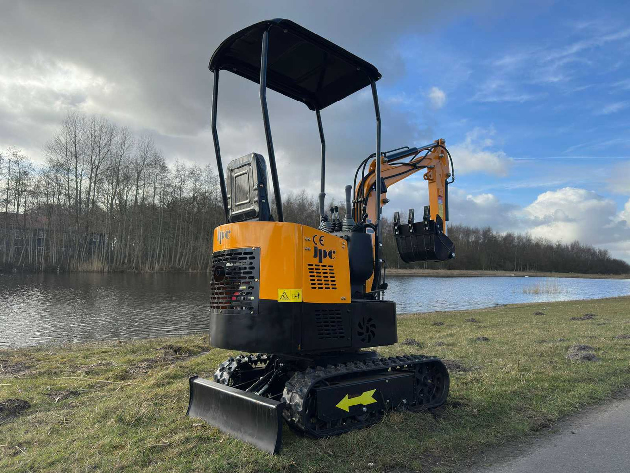 JPC HT12 - Mini excavator: picture 5 JPC HT12 - Mini excavator: picture 5