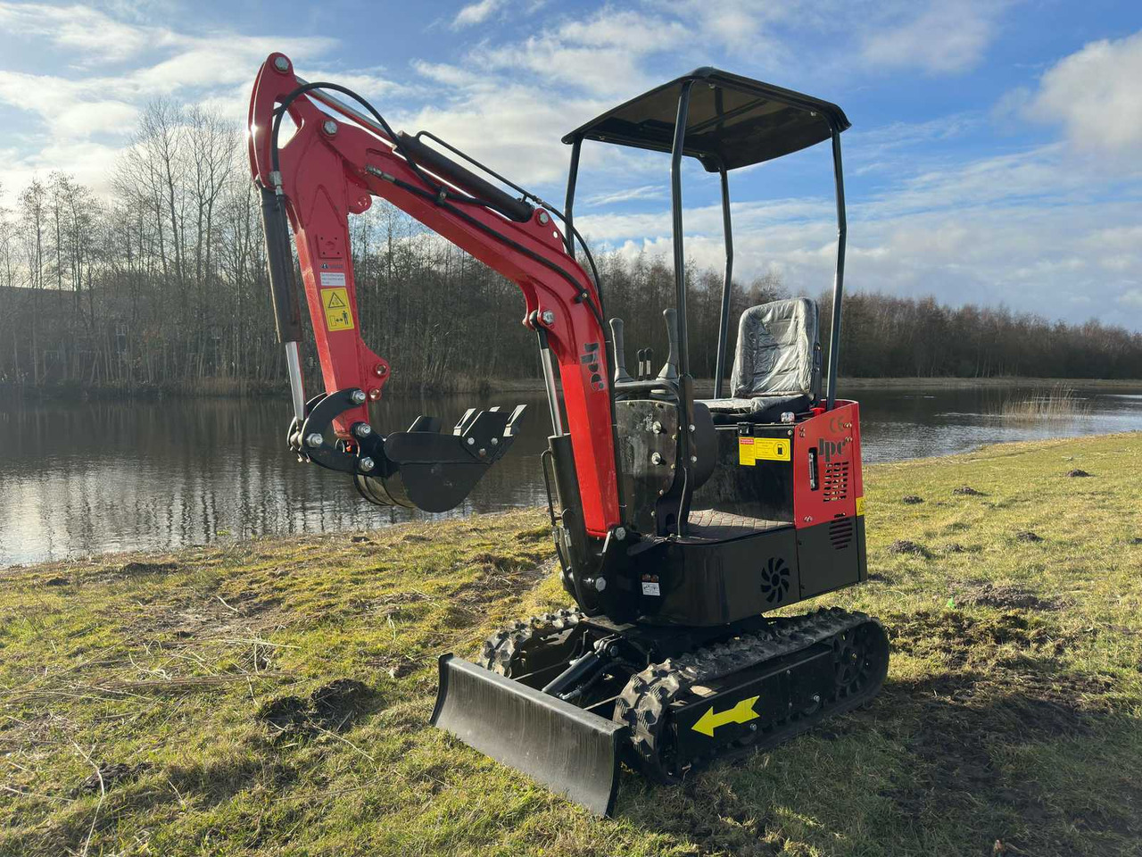 JPC HT12 - Mini excavator: picture 1 JPC HT12 - Mini excavator: picture 1