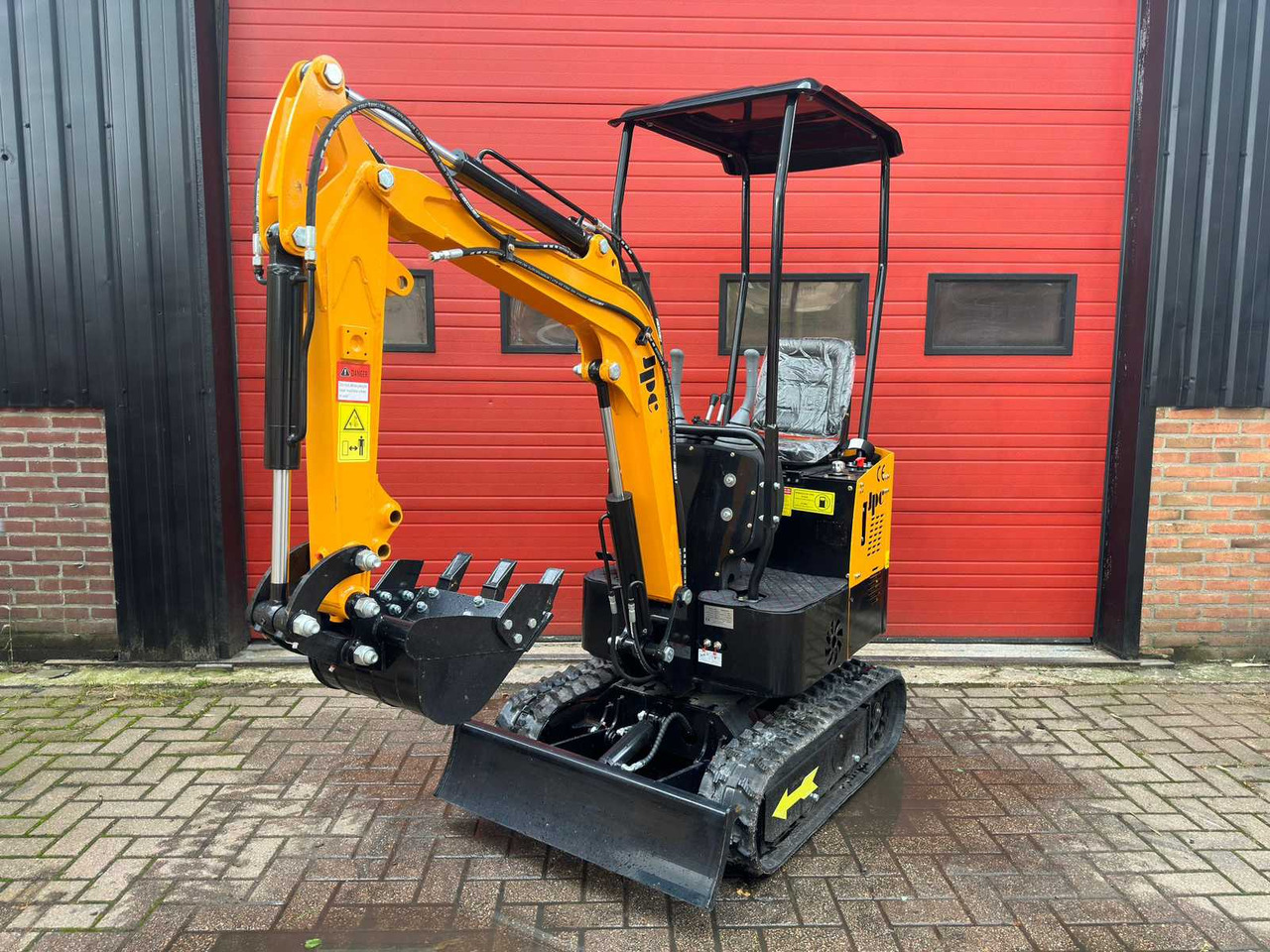JPC HT12 - Mini excavator: picture 3 JPC HT12 - Mini excavator: picture 3