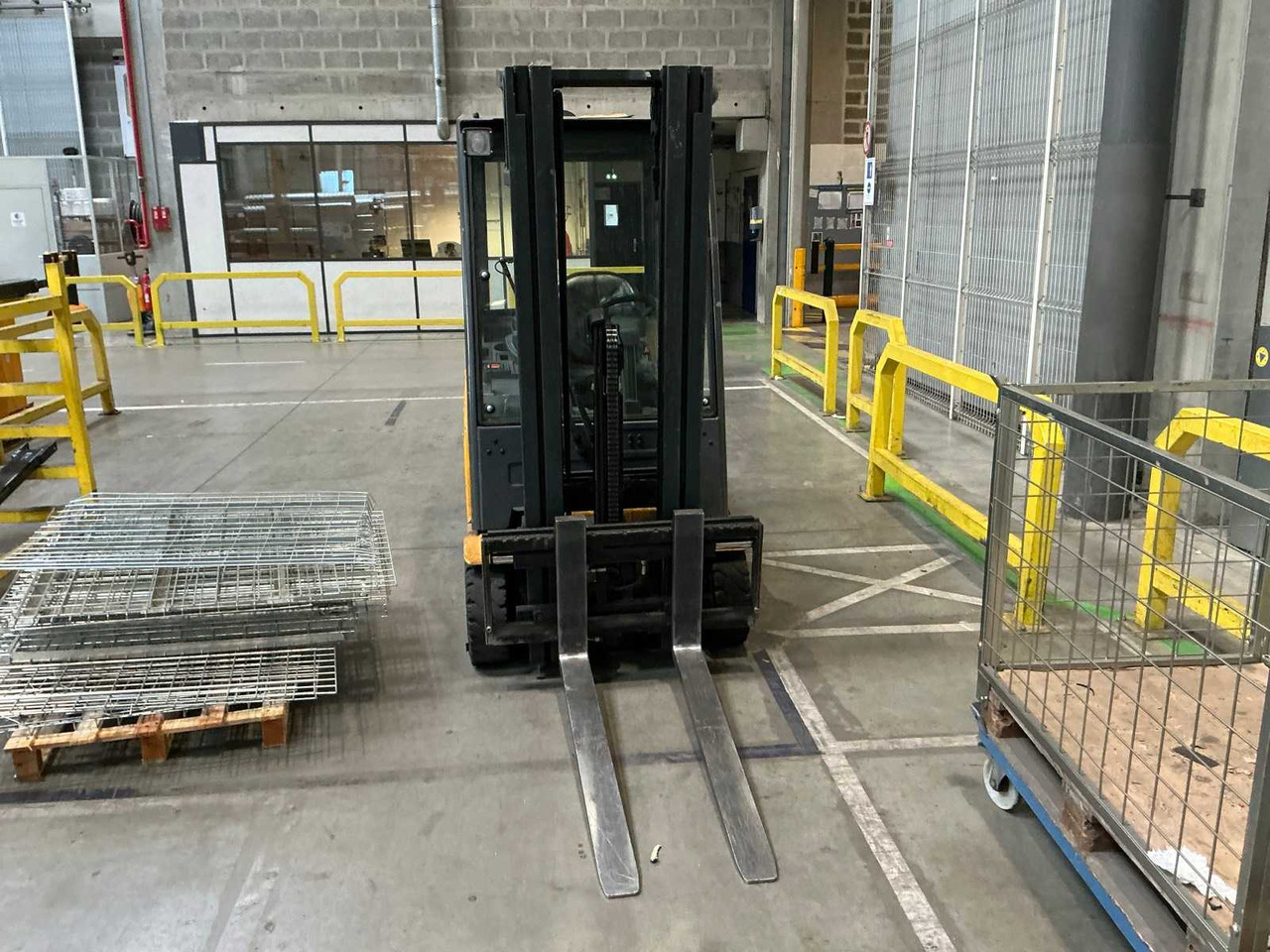JUNGHEINRICH - 2015 - EFG216 - COUNTERBALANCE FORKLIFT - Forklift: picture 2 JUNGHEINRICH - 2015 - EFG216 - COUNTERBALANCE FORKLIFT - Forklift: picture 2