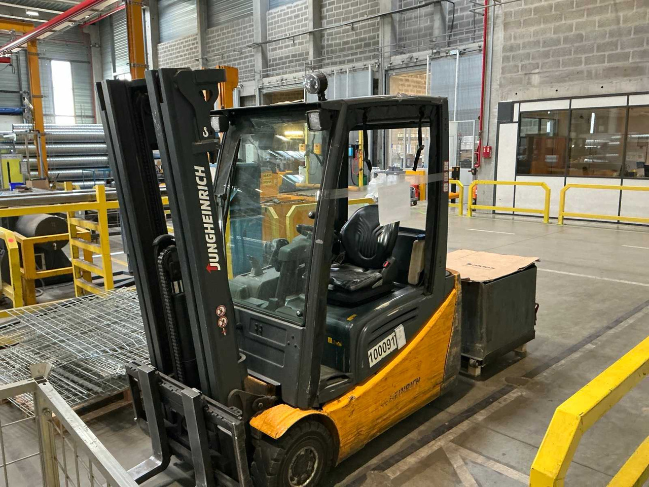 JUNGHEINRICH - 2015 - EFG216 - COUNTERBALANCE FORKLIFT - Forklift: picture 3 JUNGHEINRICH - 2015 - EFG216 - COUNTERBALANCE FORKLIFT - Forklift: picture 3