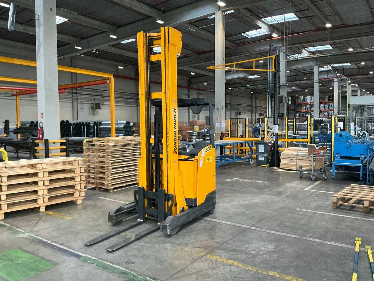 JUNGHEINRICH - 2015 - ETV214 - FORKLIFT - Forklift: picture 3 JUNGHEINRICH - 2015 - ETV214 - FORKLIFT - Forklift: picture 3