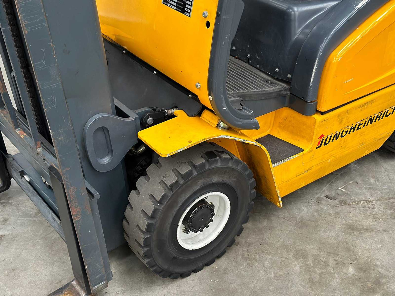 JUNGHEINRICH - TFG16 - FORKLIFT TRUCKS - 2001 - Forklift: picture 3 JUNGHEINRICH - TFG16 - FORKLIFT TRUCKS - 2001 - Forklift: picture 3