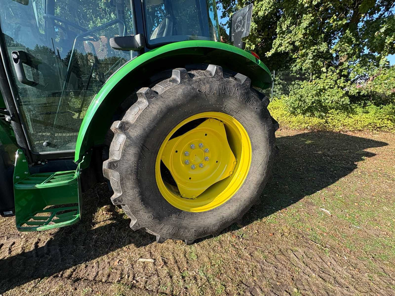 John Deere 5075E mit Stoll Frontlader Solid 35-18.1P - Farm tractor: picture 5 John Deere 5075E mit Stoll Frontlader Solid 35-18.1P - Farm tractor: picture 5