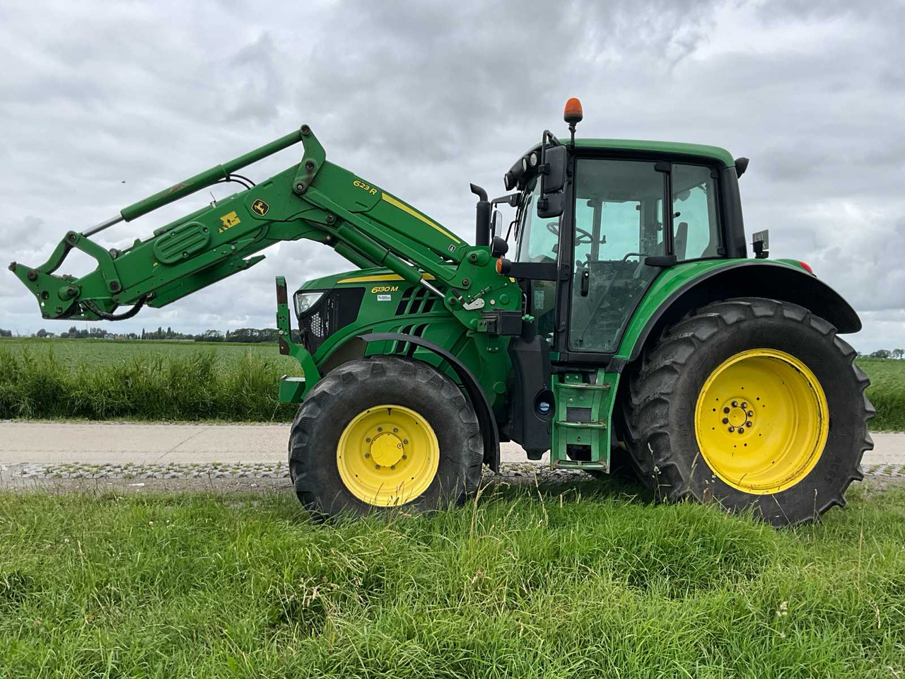 John Deere 6130M - Farm tractor: picture 5 John Deere 6130M - Farm tractor: picture 5