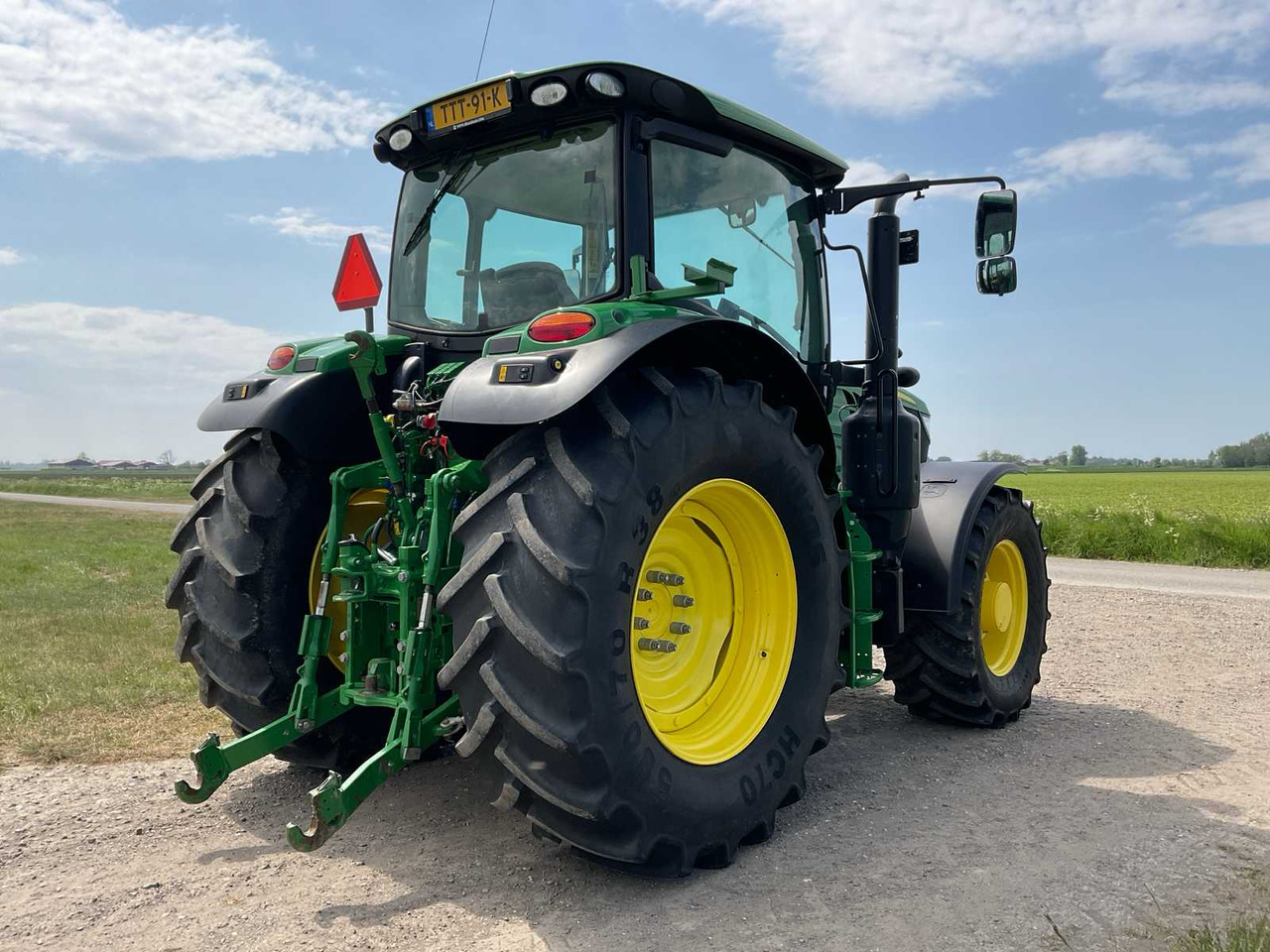 John Deere 6145R - Farm tractor: picture 5 John Deere 6145R - Farm tractor: picture 5