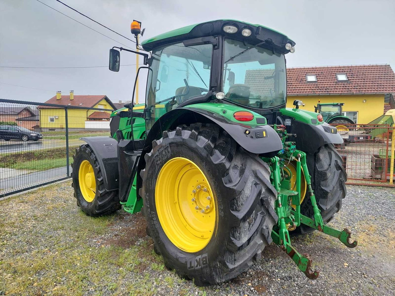 John Deere 6150R - Farm tractor: picture 5 John Deere 6150R - Farm tractor: picture 5