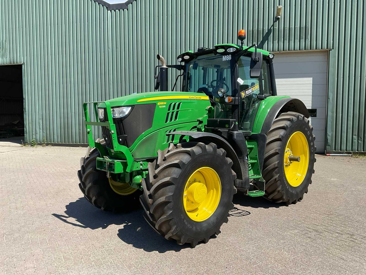 John Deere 6195M - Farm tractor: picture 1 John Deere 6195M - Farm tractor: picture 1
