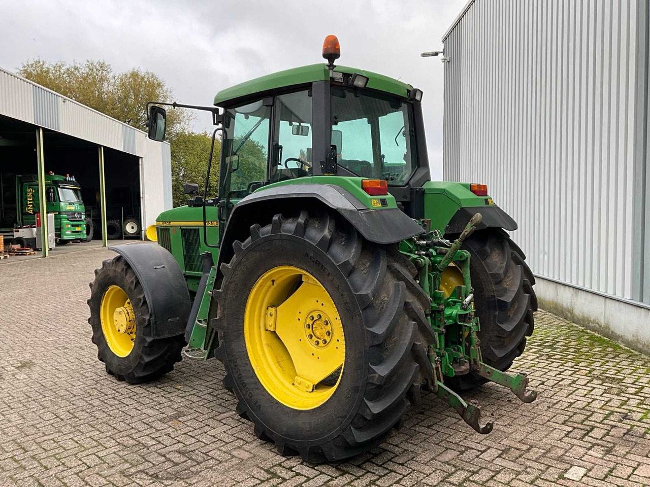 John Deere 6900 - Farm tractor: picture 2 John Deere 6900 - Farm tractor: picture 2