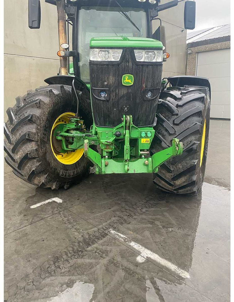 John Deere 7230R - Farm tractor: picture 2 John Deere 7230R - Farm tractor: picture 2