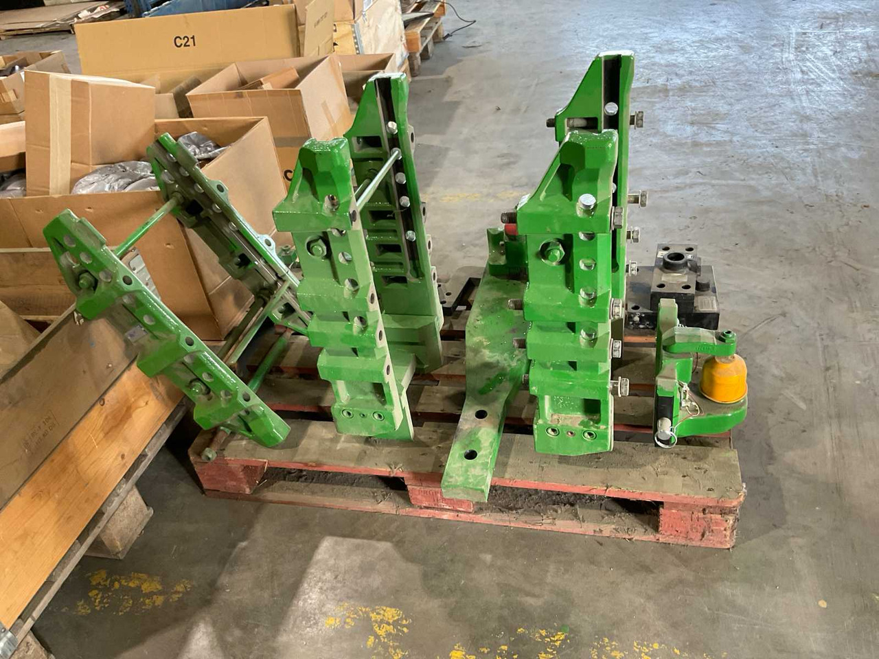 John Deere - Front loader for tractor: picture 3 John Deere - Front loader for tractor: picture 3