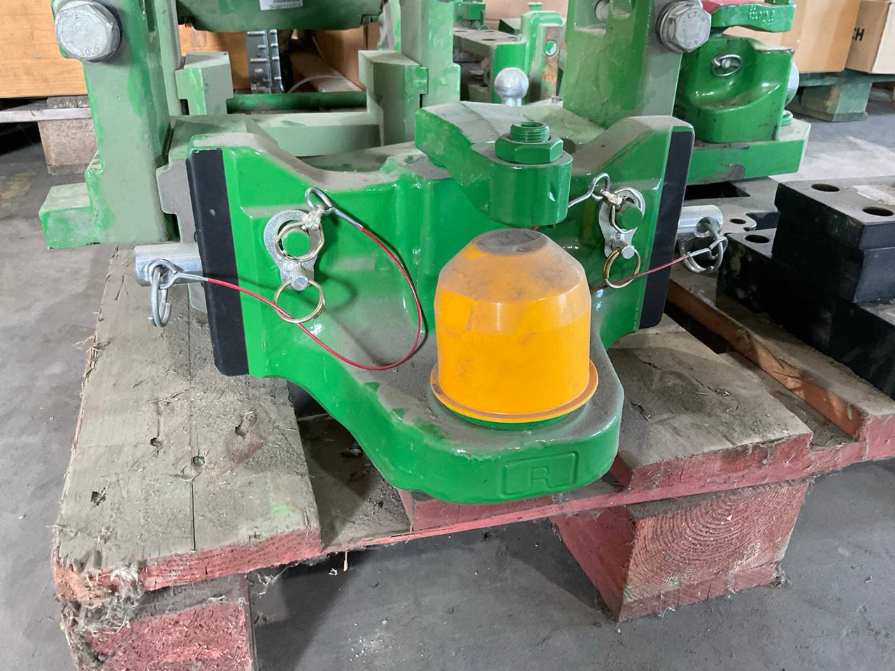 John Deere - Front loader for tractor: picture 4 John Deere - Front loader for tractor: picture 4