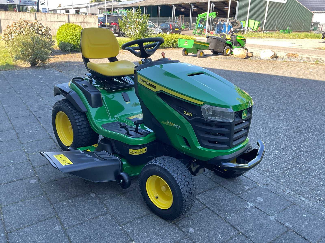 John Deere X167 - Garden mower: picture 4 John Deere X167 - Garden mower: picture 4