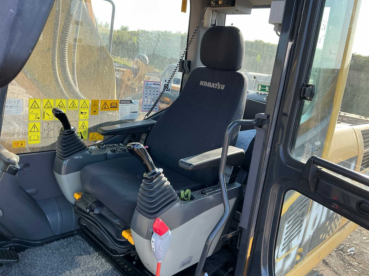 Crawler excavator Komatsu HB215 Hybrid: picture 28