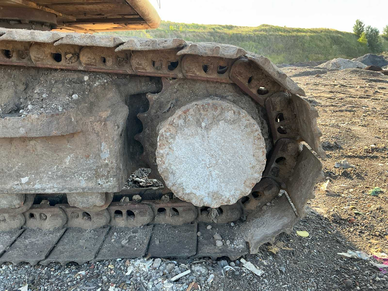 Crawler excavator Komatsu HB215 Hybrid: picture 8