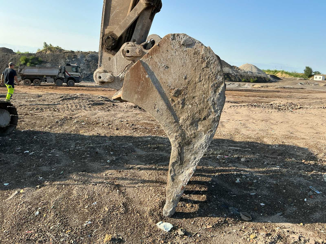 Crawler excavator Komatsu HB215 Hybrid: picture 16