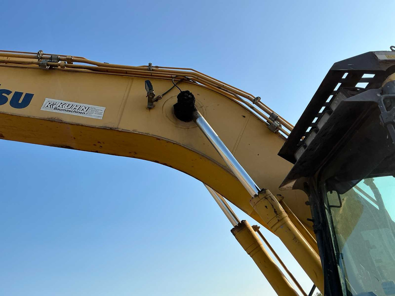 Crawler excavator Komatsu HB215 Hybrid: picture 11