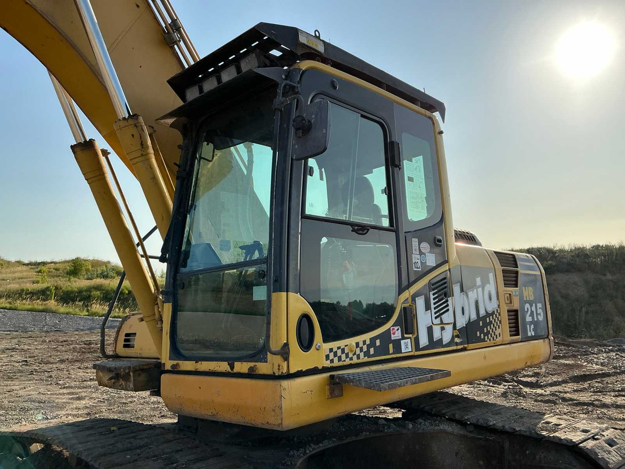 Crawler excavator Komatsu HB215 Hybrid: picture 10