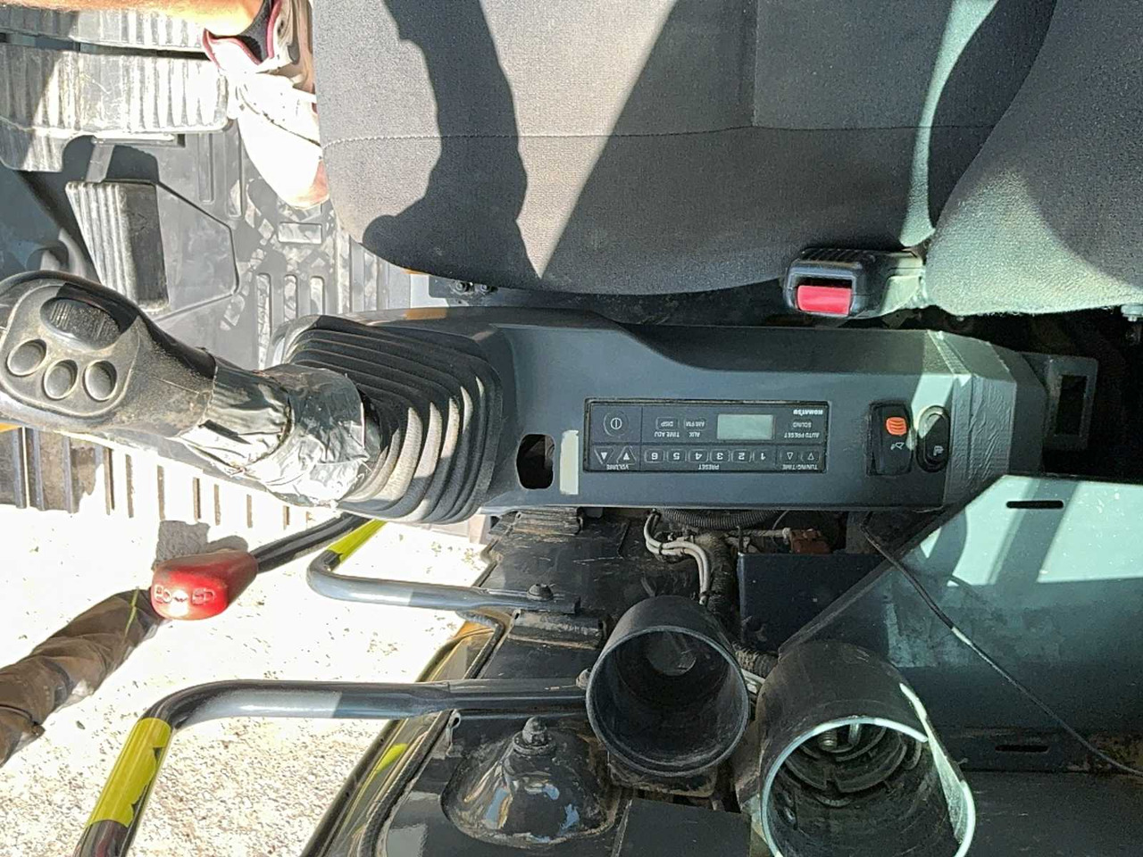 Crawler excavator Komatsu PC138 us-11: picture 16