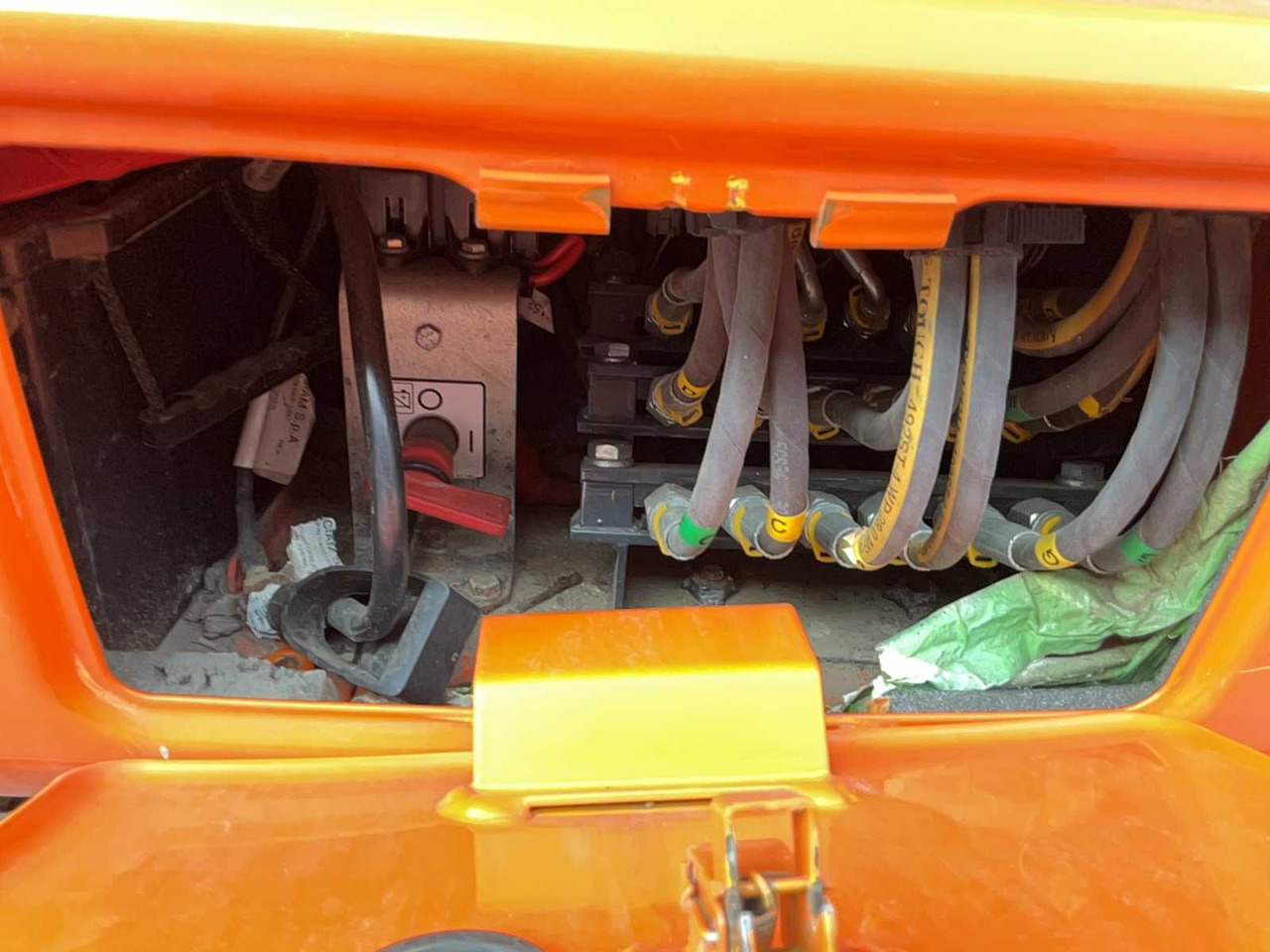 Crawler excavator Komatsu PC80MR-3: picture 32