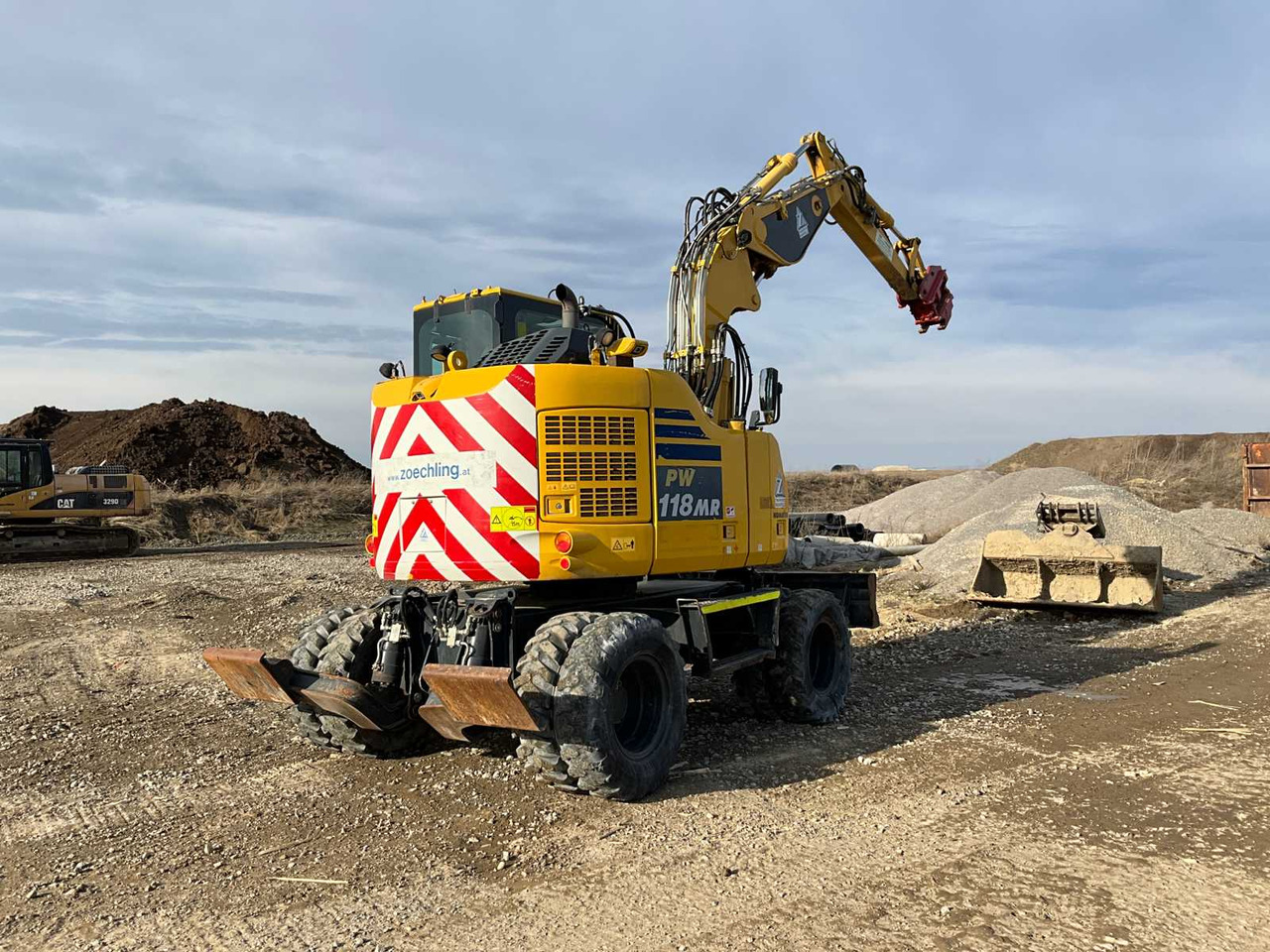Komatsu PW118MR-11 - Wheel excavator: picture 1 Komatsu PW118MR-11 - Wheel excavator: picture 1
