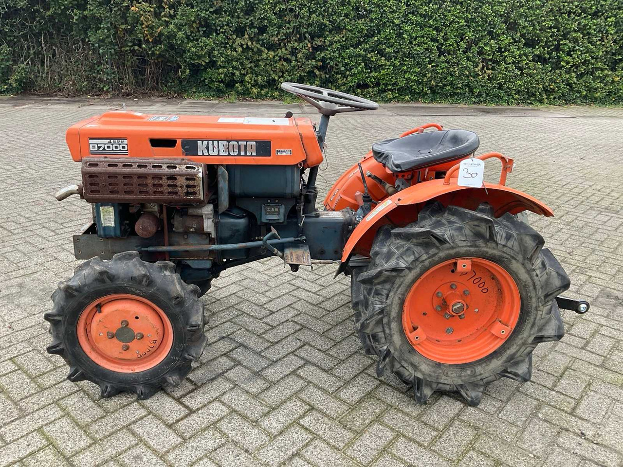 Kubota B7000 - Compact tractor: picture 5 Kubota B7000 - Compact tractor: picture 5