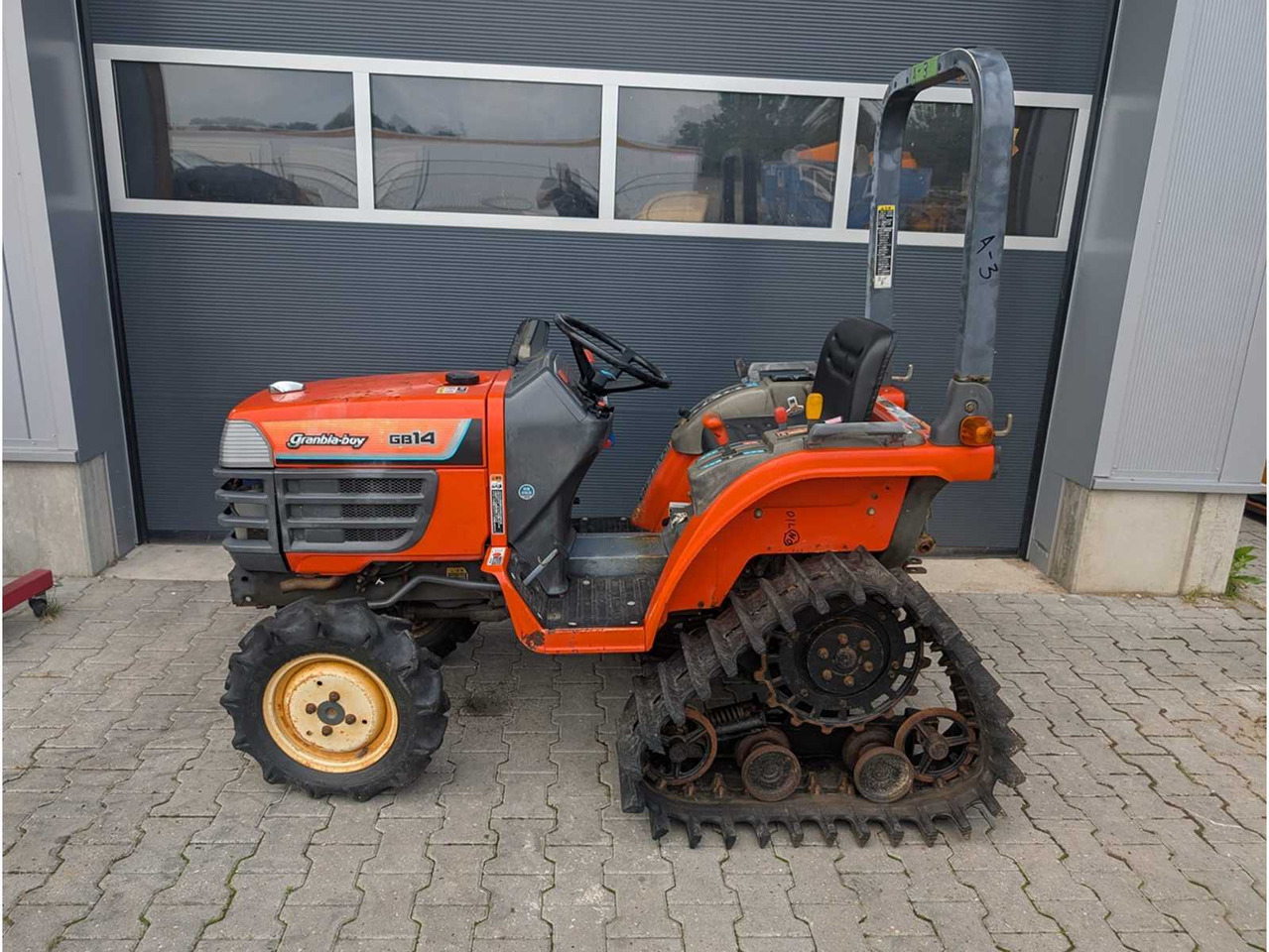 Kubota GB14 - Municipal tractor: picture 3 Kubota GB14 - Municipal tractor: picture 3