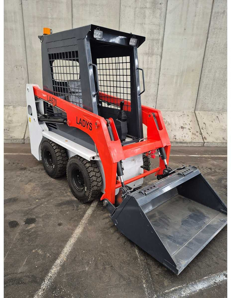 LADYS - 2025 - LA670 - SKID STEER LOADER - Compact track loader: picture 1 LADYS - 2025 - LA670 - SKID STEER LOADER - Compact track loader: picture 1