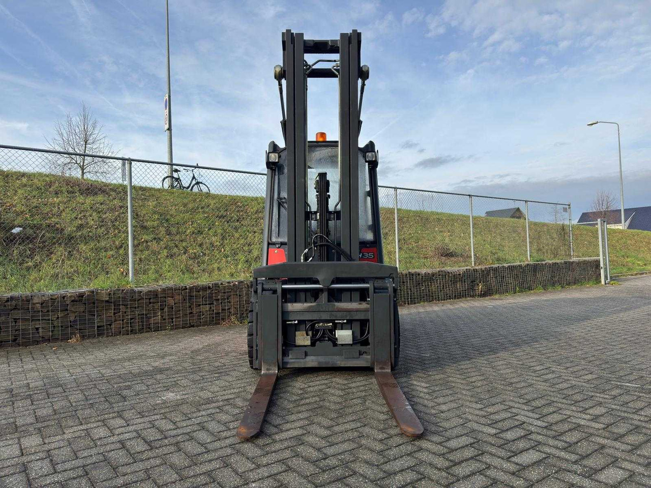 LINDE - 2010 - H35D - FORKLIFT TRUCK - Forklift: picture 2 LINDE - 2010 - H35D - FORKLIFT TRUCK - Forklift: picture 2