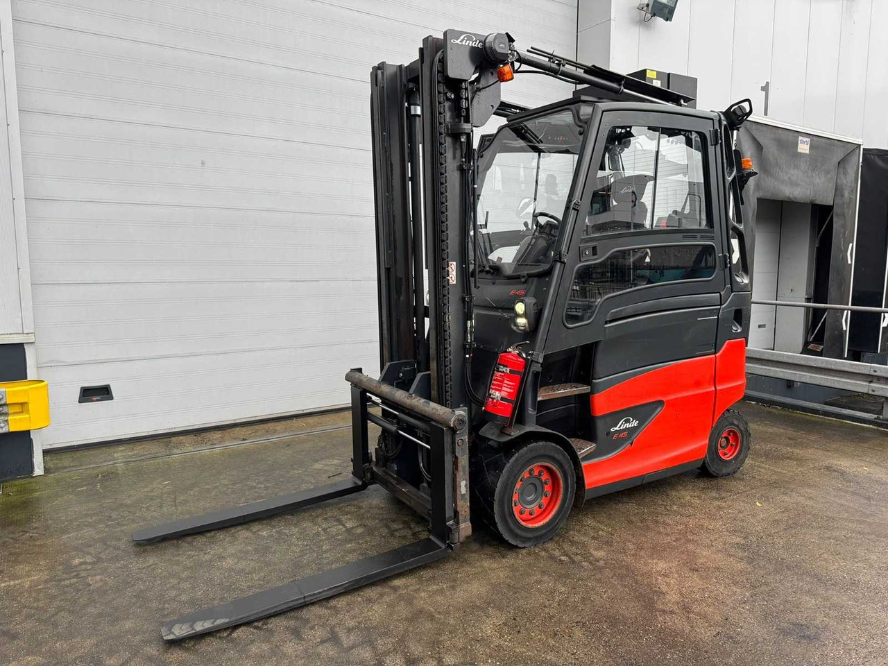 LINDE - 2020 - E-45-HL-01-600 - FORK POSITIONER, SIDE-SHIFT - FORKLIFT - Forklift: picture 1 LINDE - 2020 - E-45-HL-01-600 - FORK POSITIONER, SIDE-SHIFT - FORKLIFT - Forklift: picture 1