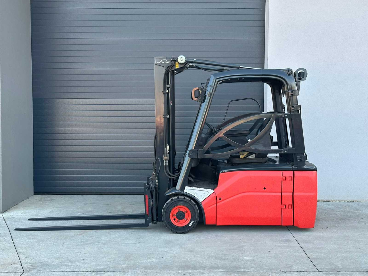LINDE - E16L-01 - ELECTRIC FORKLIFT TRUCKS - 2012 - Forklift: picture 2 LINDE - E16L-01 - ELECTRIC FORKLIFT TRUCKS - 2012 - Forklift: picture 2