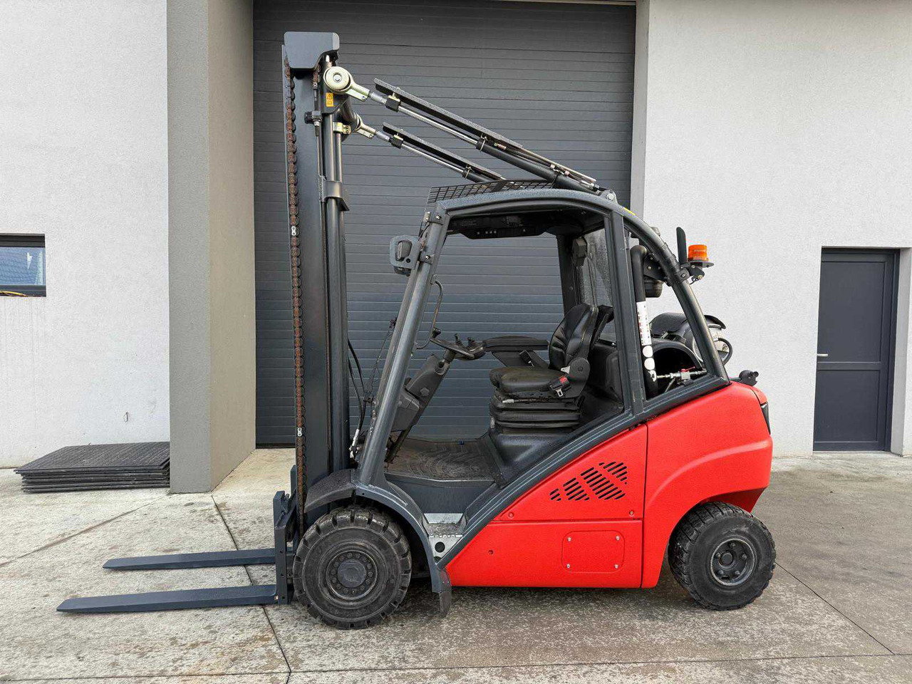 LINDE - H25T-01 - FORKLIFT TRUCKS - 2011 - Forklift: picture 2 LINDE - H25T-01 - FORKLIFT TRUCKS - 2011 - Forklift: picture 2