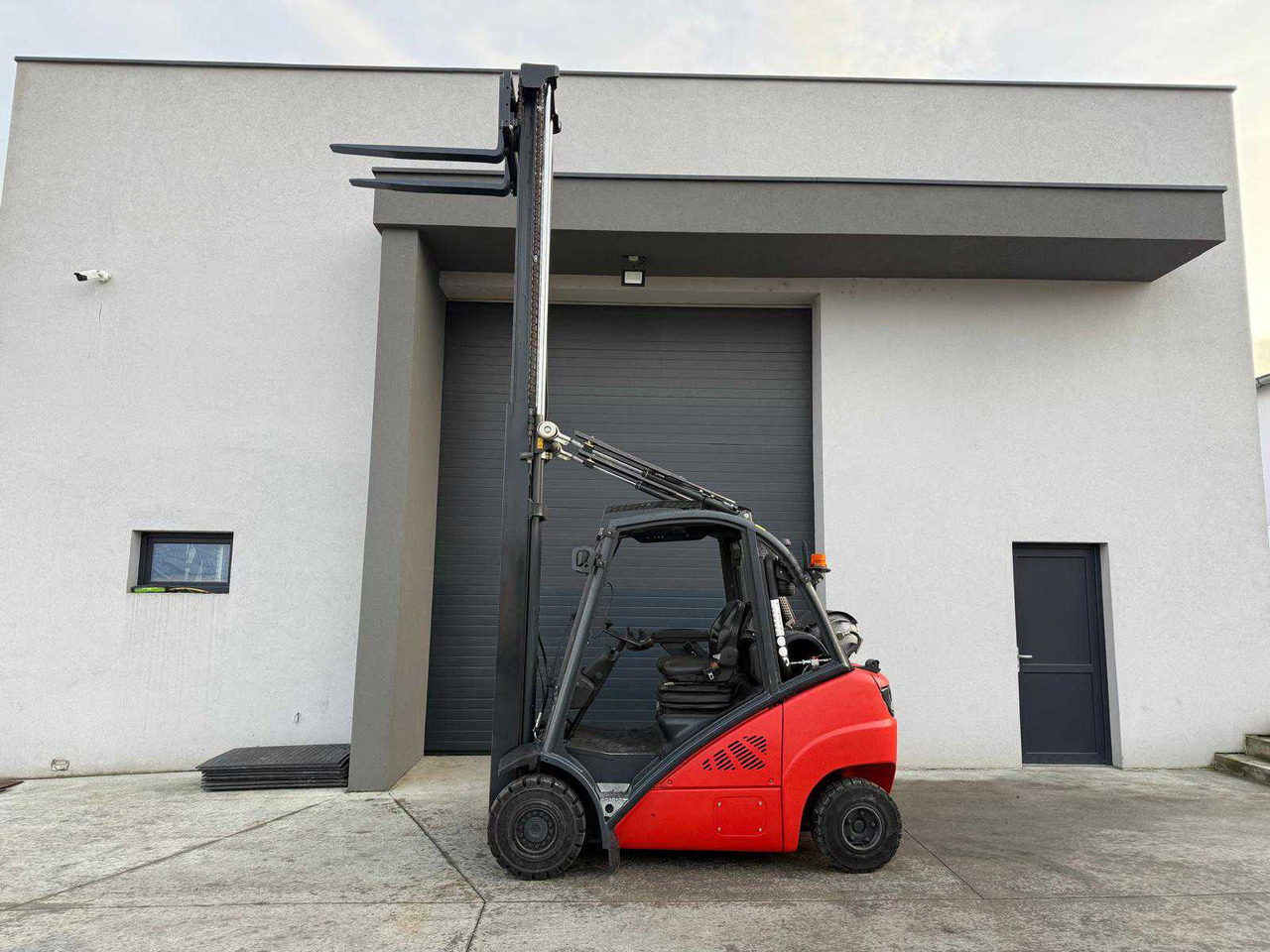 LINDE - H25T-01 - FORKLIFT TRUCKS - 2011 - Forklift: picture 4 LINDE - H25T-01 - FORKLIFT TRUCKS - 2011 - Forklift: picture 4