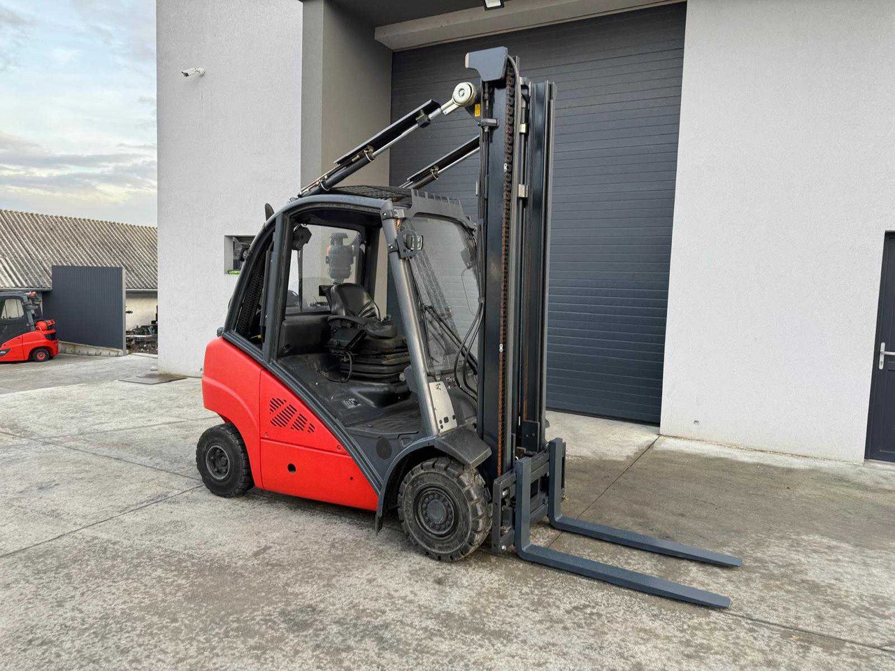 LINDE - H25T-01 - FORKLIFT TRUCKS - 2011 - Forklift: picture 5 LINDE - H25T-01 - FORKLIFT TRUCKS - 2011 - Forklift: picture 5