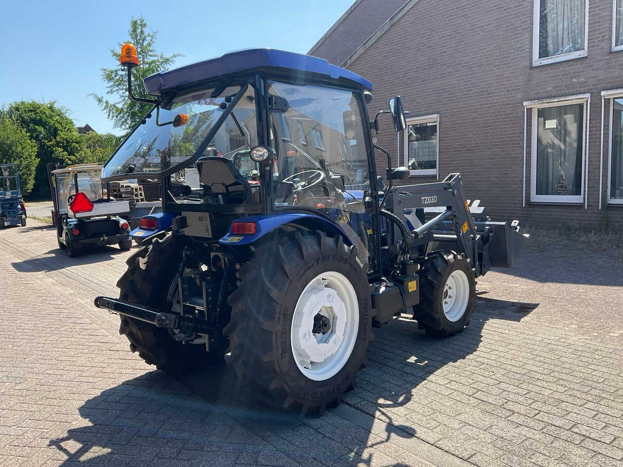 Lovol M404 - Compact tractor: picture 4 Lovol M404 - Compact tractor: picture 4