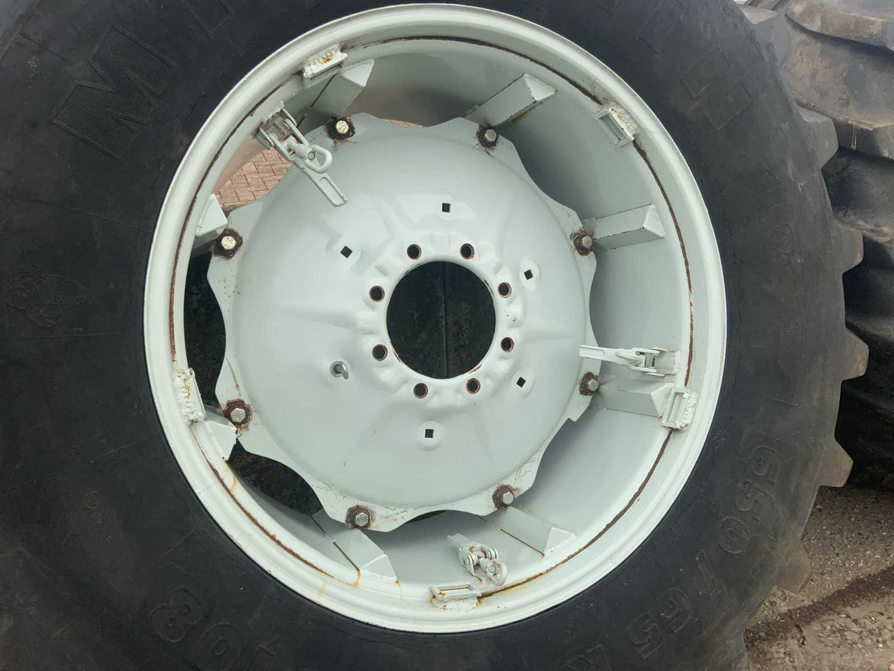 Wheels and tires for Farm tractor Michelin XM108: picture 7