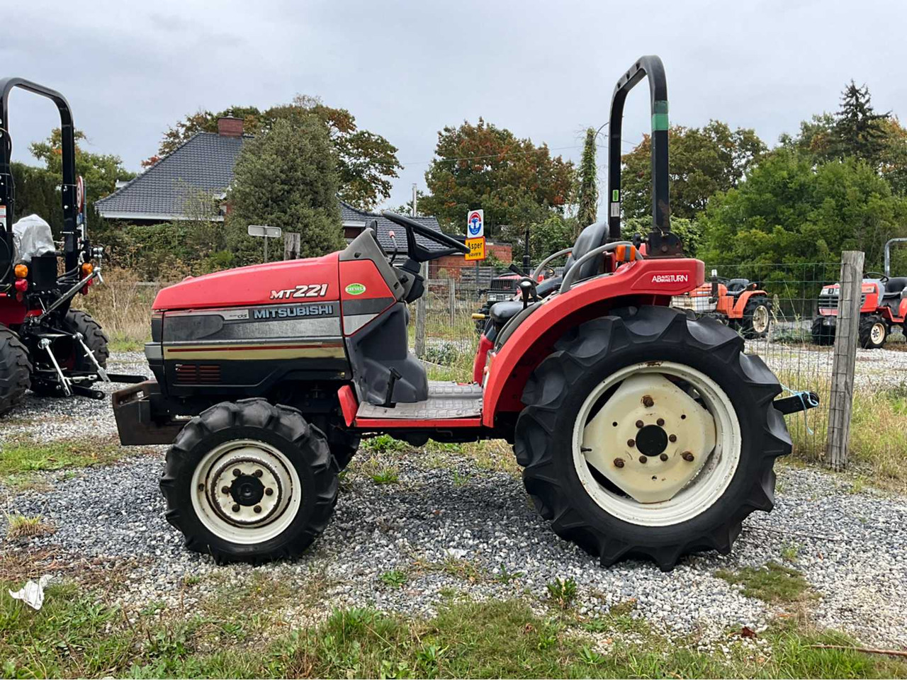 Mitsubishi MT221 - Farm tractor: picture 2 Mitsubishi MT221 - Farm tractor: picture 2