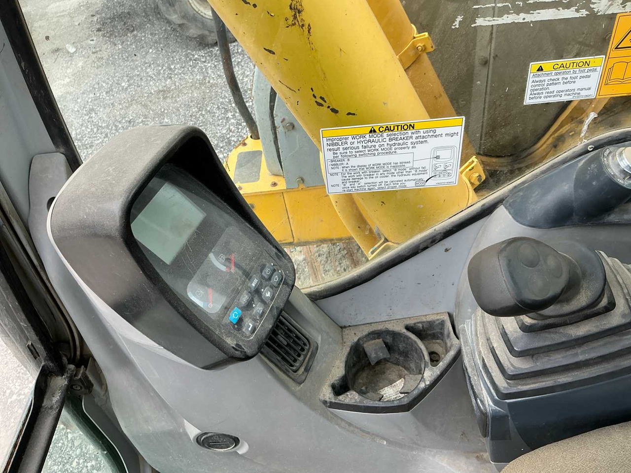Crawler excavator New Holland E235BSR-2: picture 37