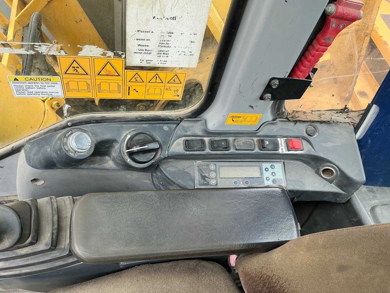 Crawler excavator New Holland E235BSR-2: picture 38