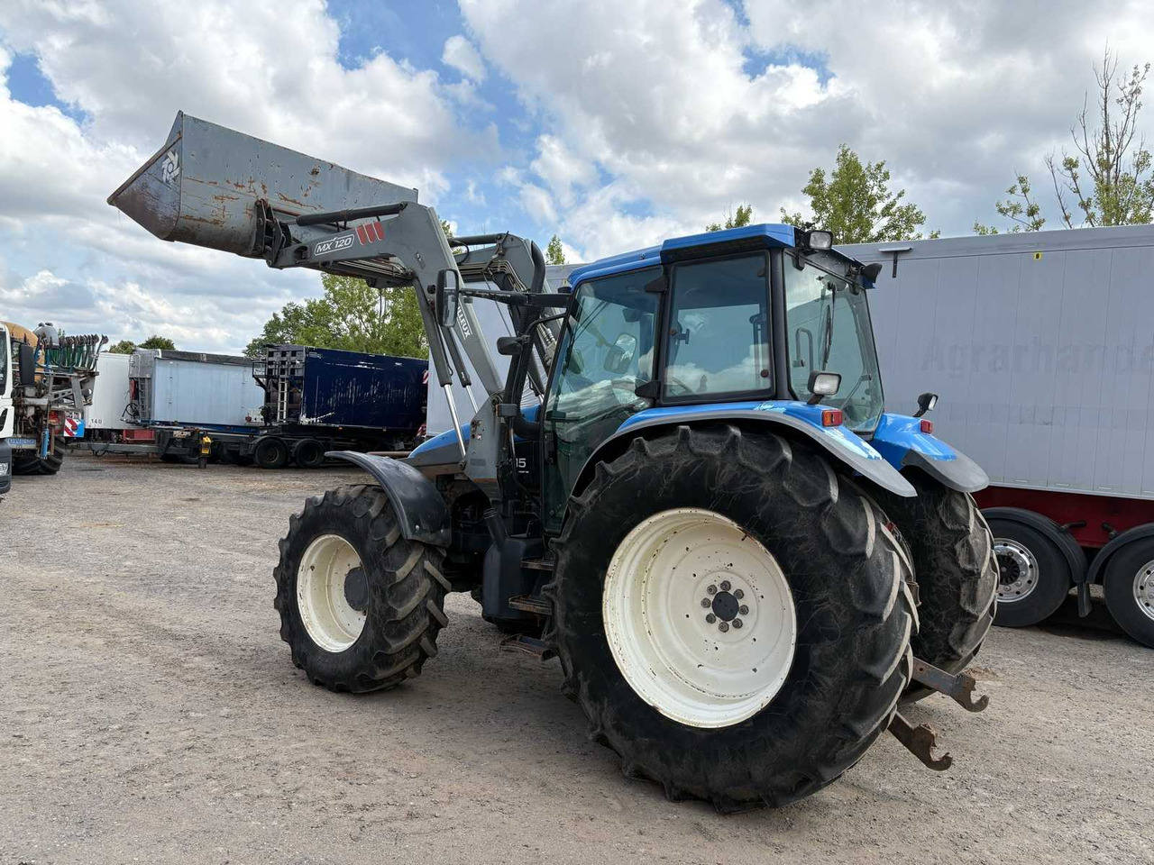 New Holland TM115 mit Frontlader - Farm tractor: picture 3 New Holland TM115 mit Frontlader - Farm tractor: picture 3